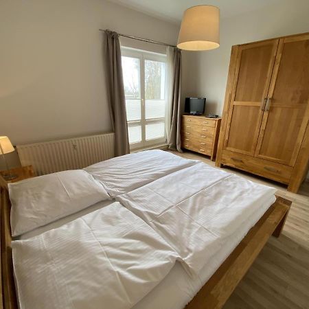Bootshaus/ Holzdeck Apartamento Rostock Exterior foto