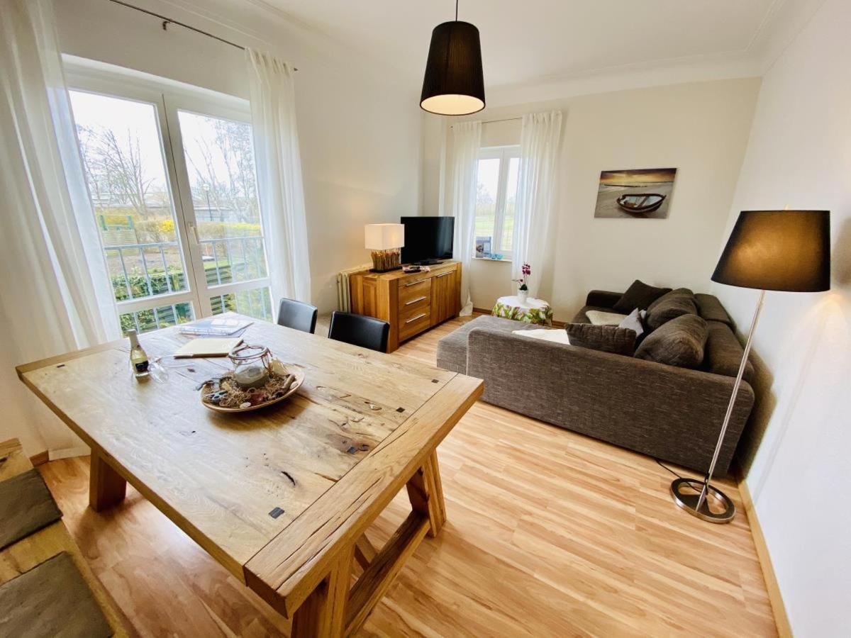 Bootshaus/ Holzdeck Apartamento Rostock Exterior foto