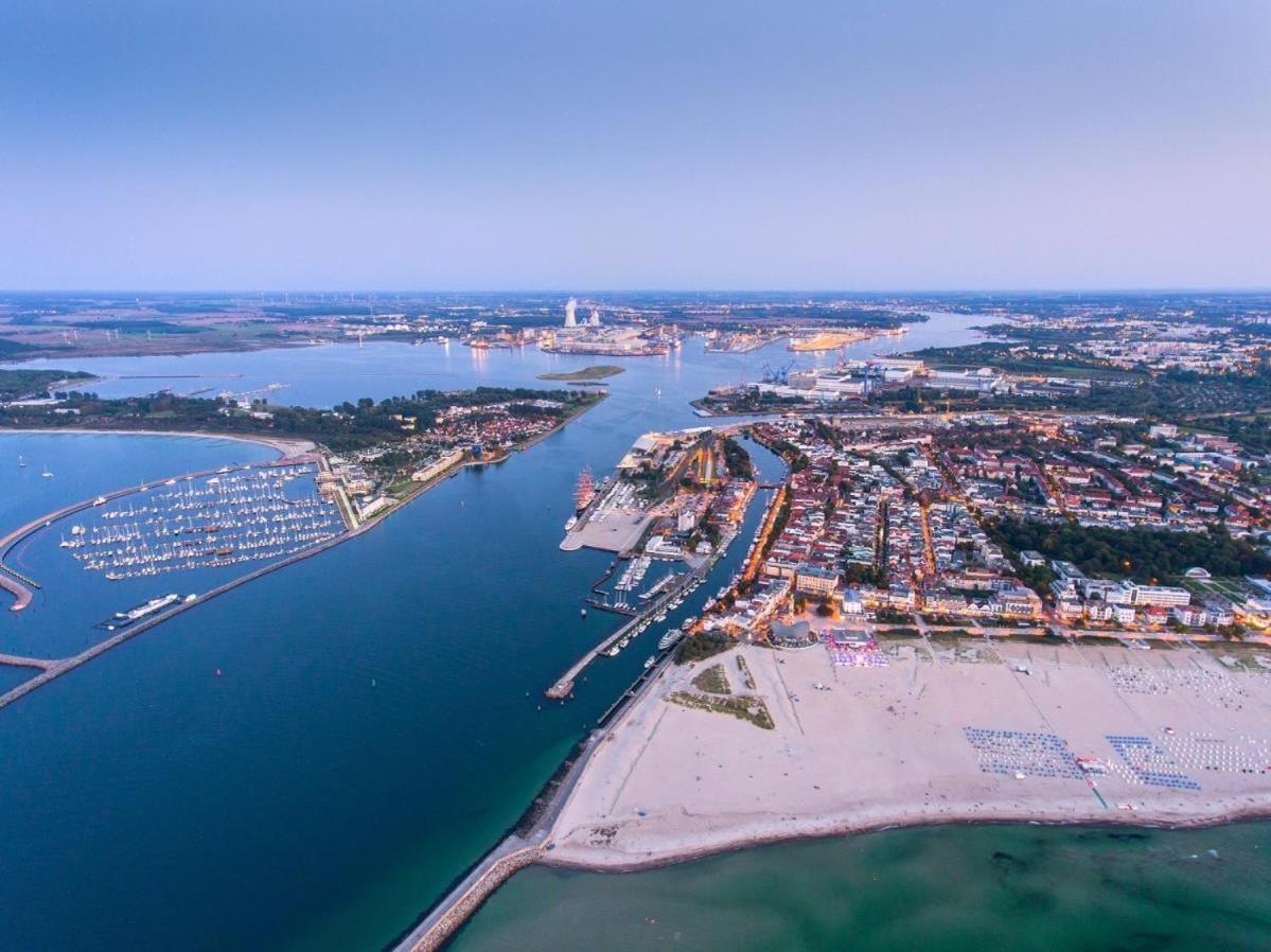 Bootshaus/ Holzdeck Apartamento Rostock Exterior foto